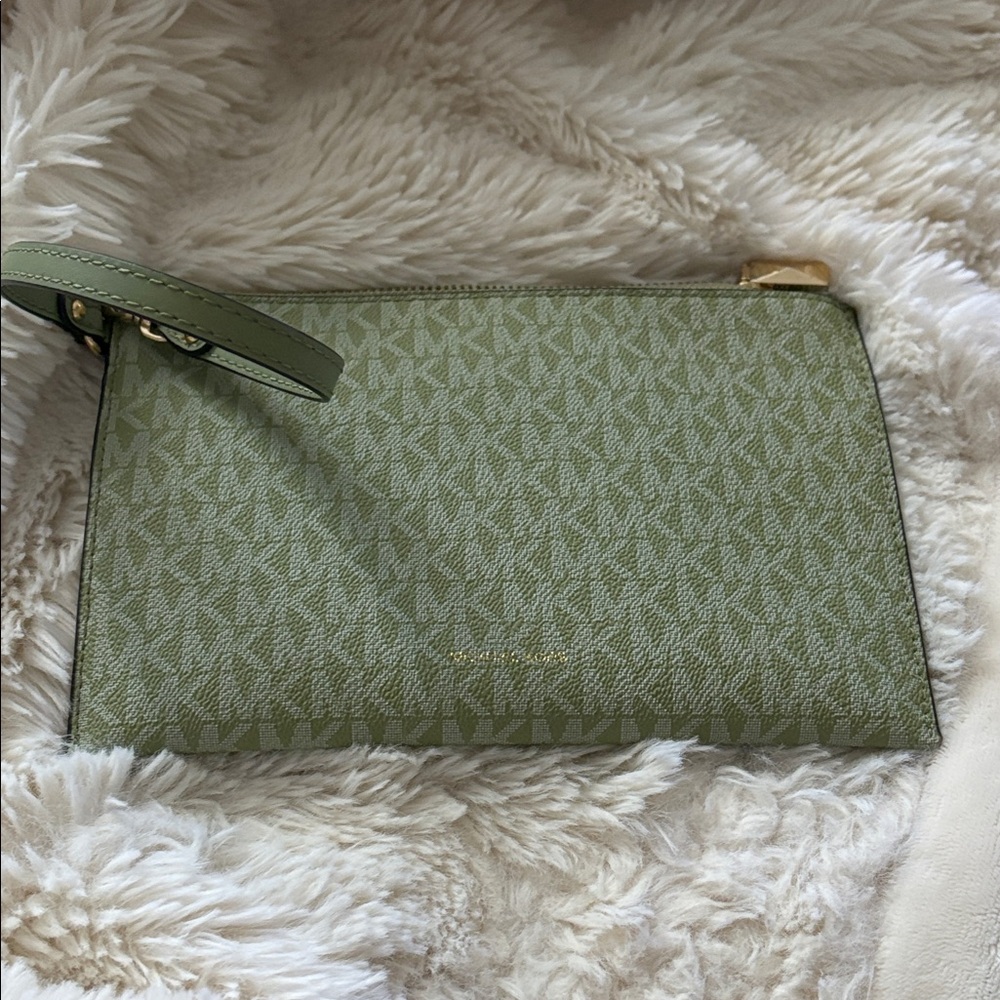 Michael Kors wristlet